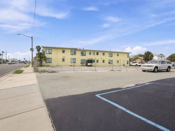 922 S Atlantic , Daytona, FL 32118