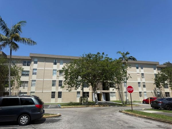 1875 W 56th St , Unit 109, Hialeah, FL 33012