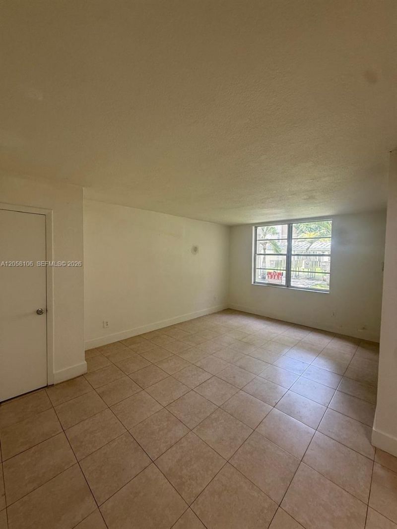 1875 W 56th St , Unit 109, Hialeah, FL 33012 Photo