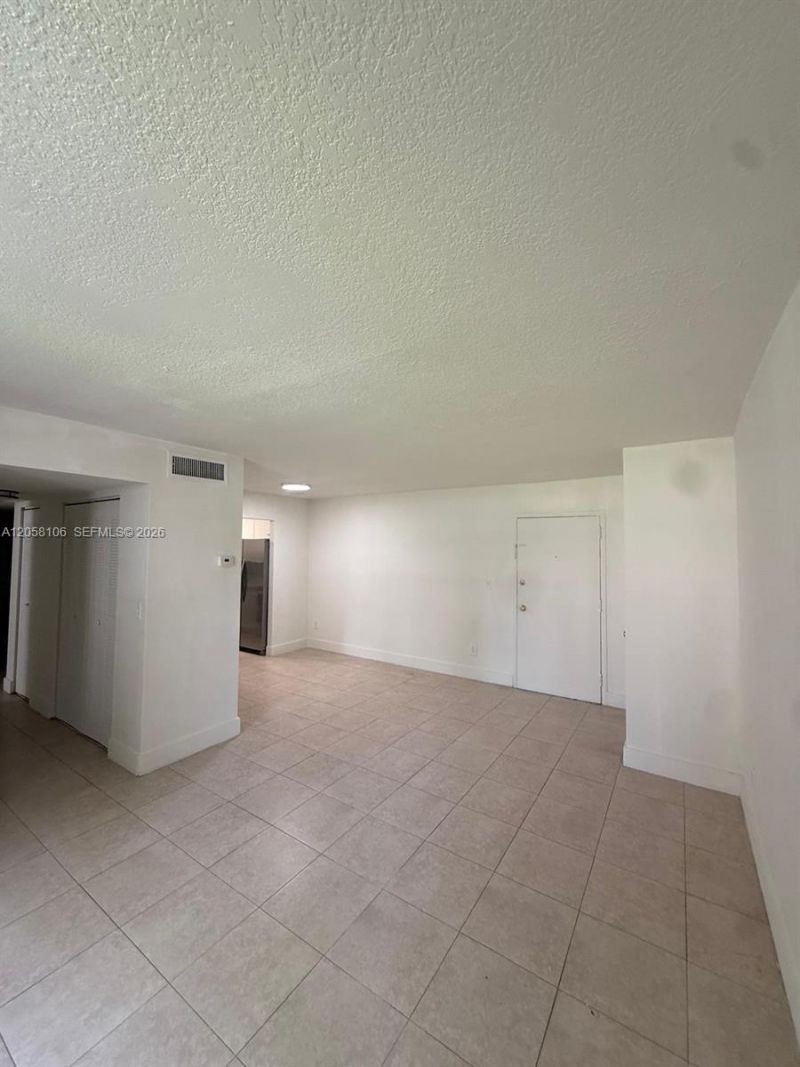 1875 W 56th St , Unit 109, Hialeah, FL 33012 Photo