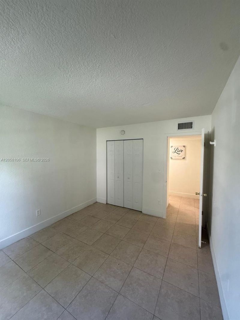 1875 W 56th St , Unit 109, Hialeah, FL 33012 Photo