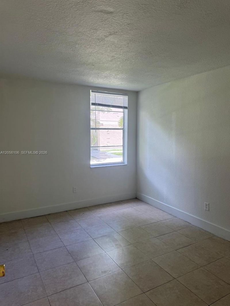 1875 W 56th St , Unit 109, Hialeah, FL 33012 Photo