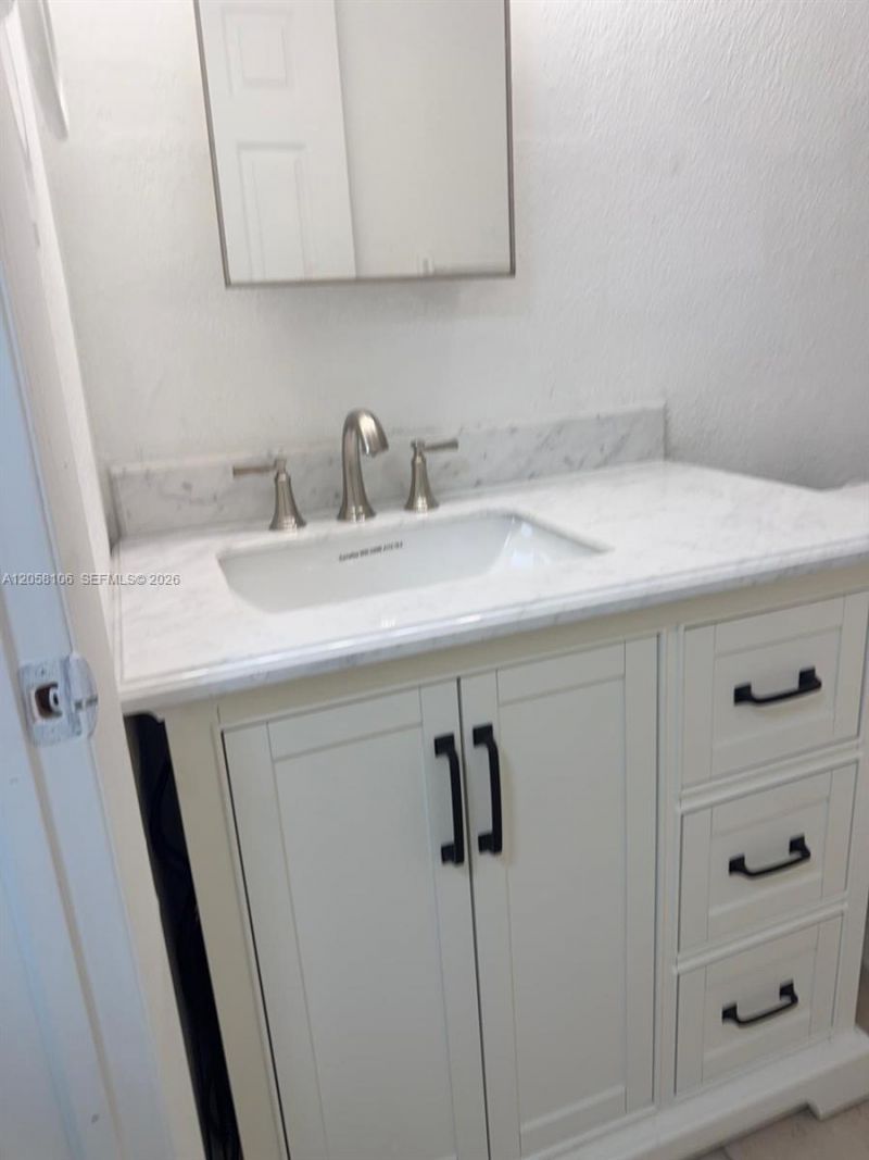 1875 W 56th St , Unit 109, Hialeah, FL 33012 Photo