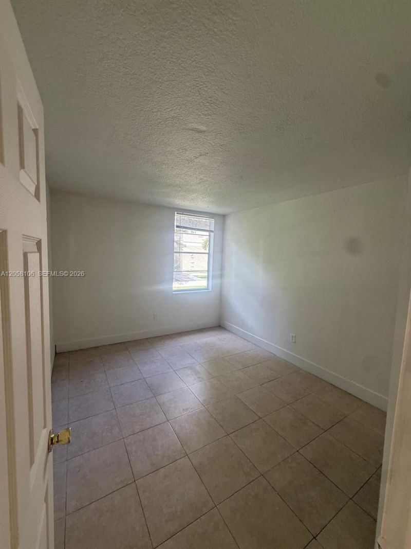 1875 W 56th St , Unit 109, Hialeah, FL 33012 Photo