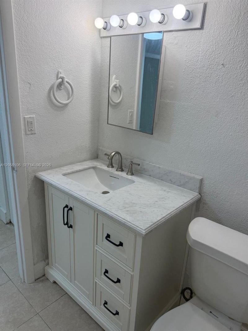 1875 W 56th St , Unit 109, Hialeah, FL 33012 Photo