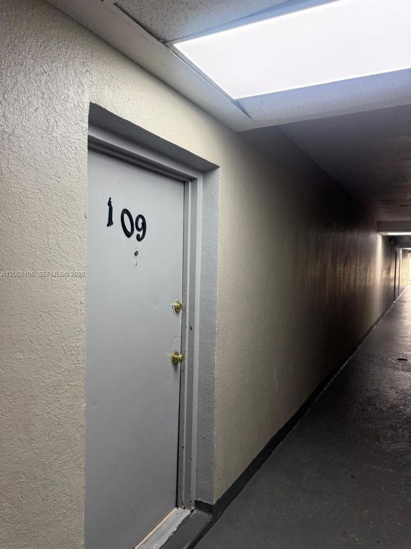 1875 W 56th St , Unit 109, Hialeah, FL 33012 Photo