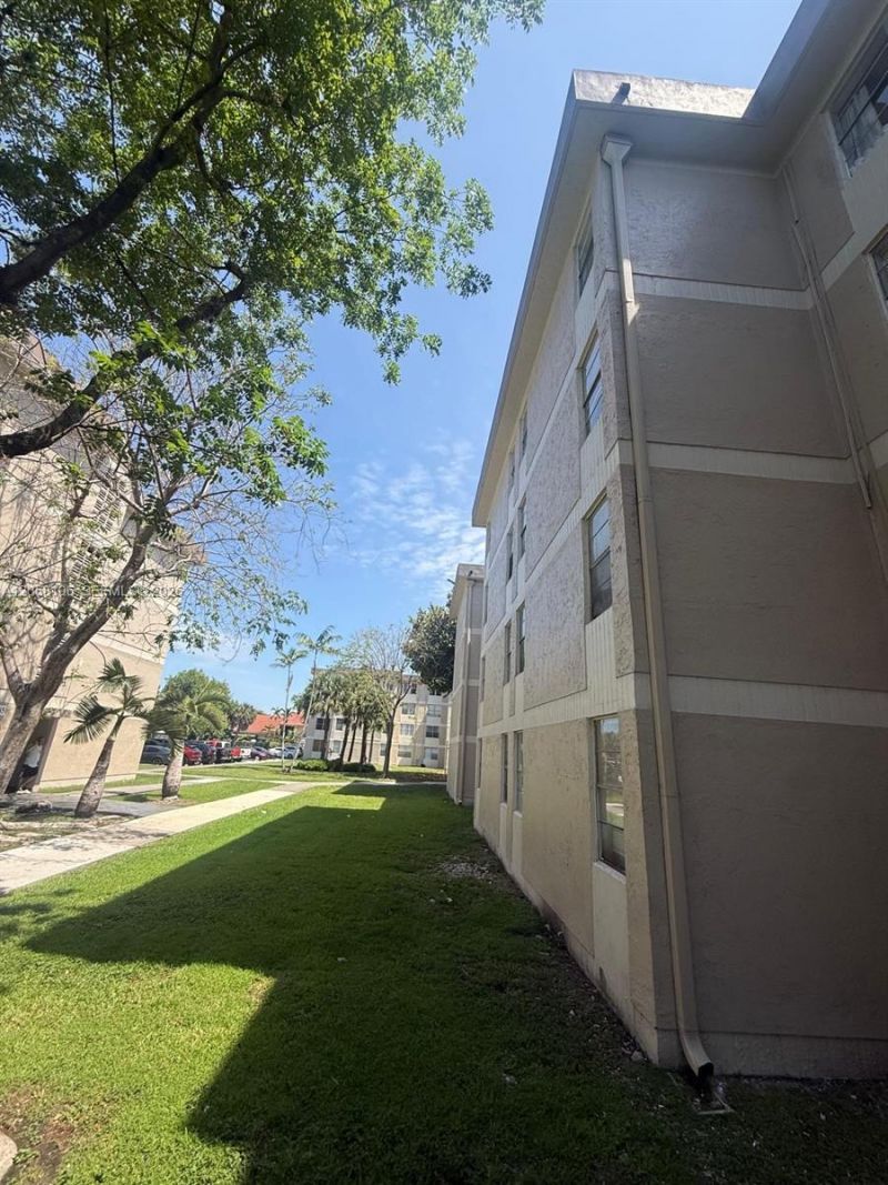 1875 W 56th St , Unit 109, Hialeah, FL 33012 Photo