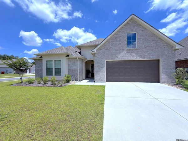 38390 Parliament Dr, Prairieville, LA 70769