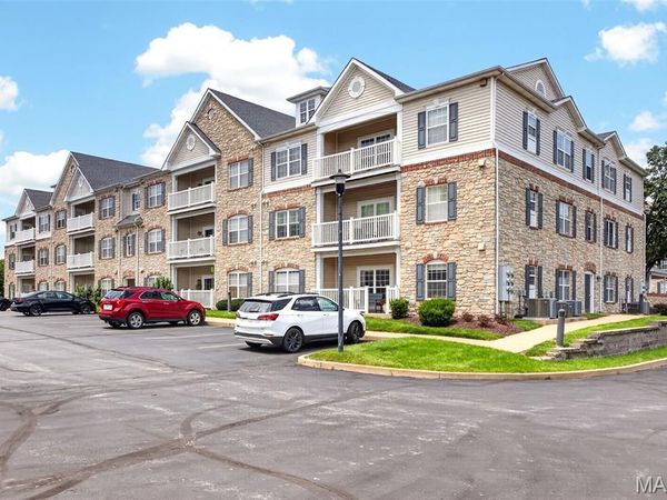 6 Monarch Trace Court, Unit 103, Chesterfield, MO 63017