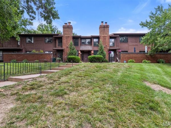 2037 Trailcrest Lane , Unit 8, Kirkwood, MO 63122