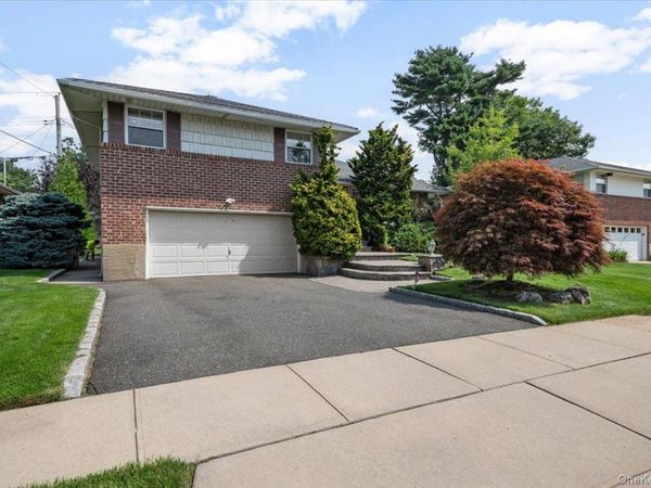 38 Birchwood Park Drive , Syosset, NY 11791