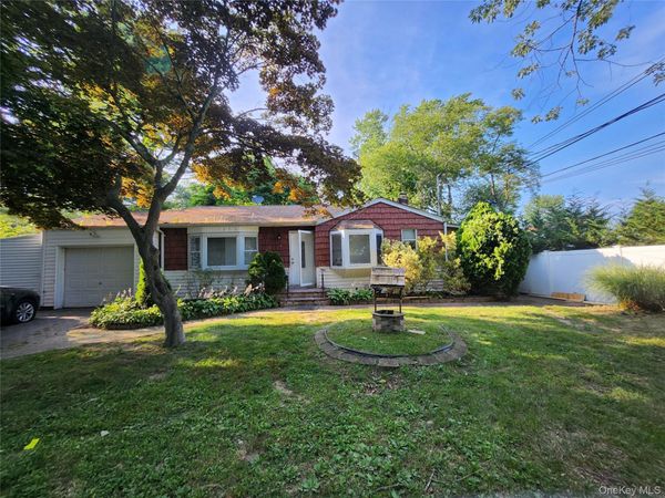 3 Hickory Place , Bay Shore, NY 11706