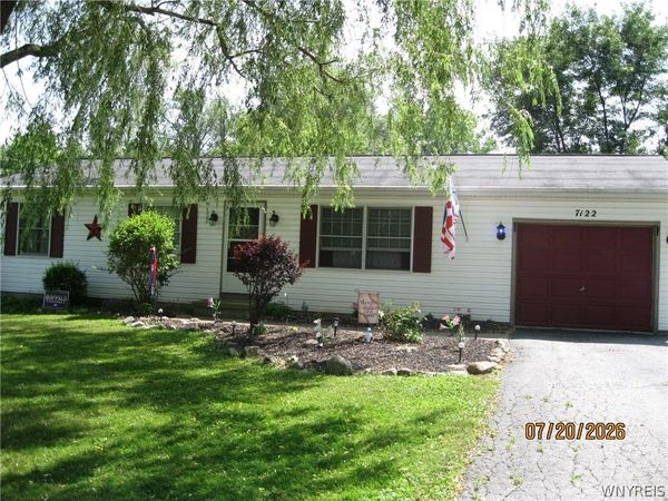 7122 Salt Road , Clarence, NY 14032