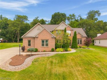 2559 Chadwell Circle NW, North Canton, OH 44720