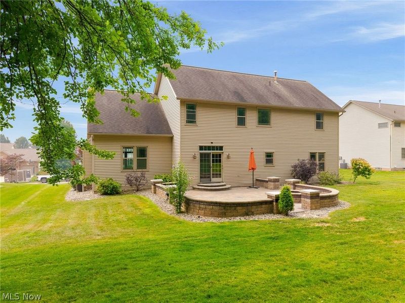 2559 Chadwell Circle NW, North Canton, OH 44720 Photo 3
