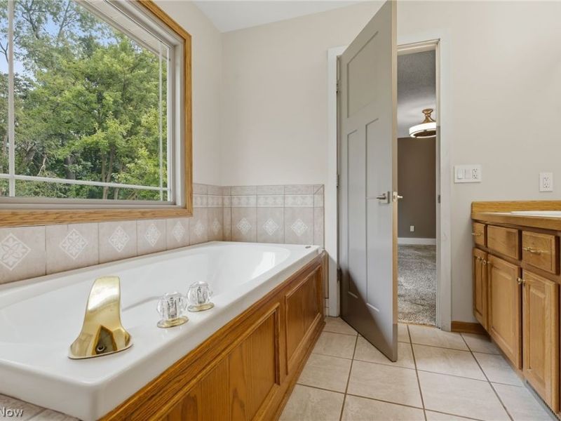 2559 Chadwell Circle NW, North Canton, OH 44720 Photo 38