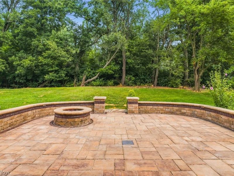 2559 Chadwell Circle NW, North Canton, OH 44720 Photo 5