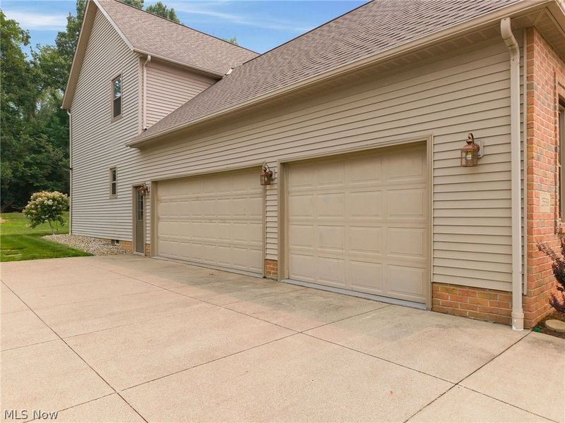2559 Chadwell Circle NW, North Canton, OH 44720 Photo 7