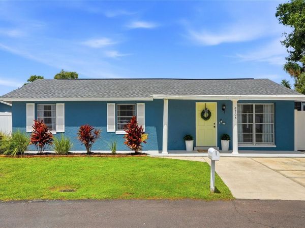 8704 MARLIN COURT , TAMPA, FL 33634