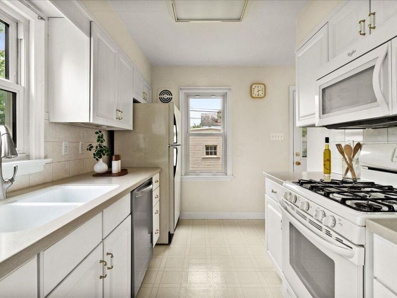 876 Montrose Avenue , Bexley, OH 43209 Photo 10