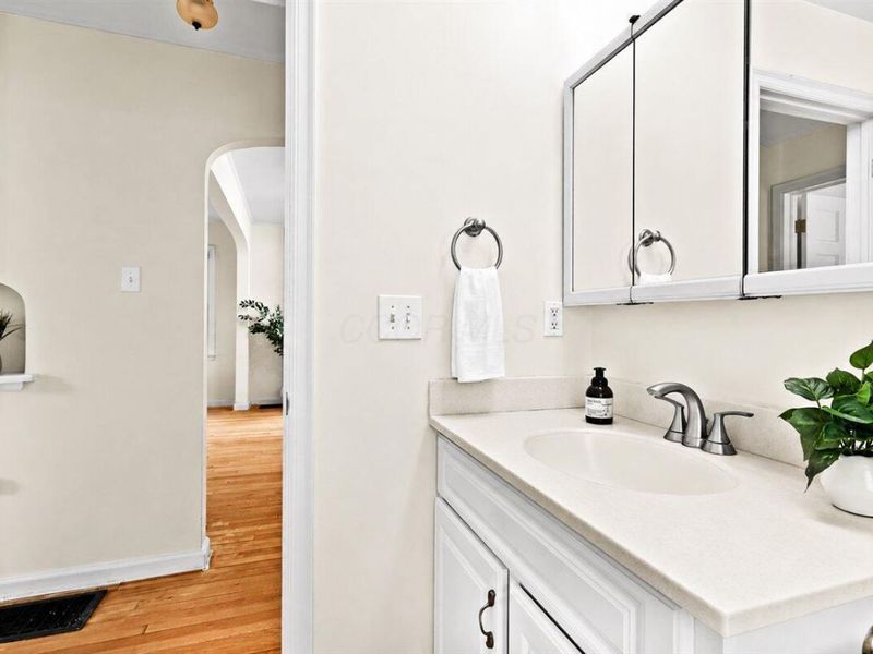 876 Montrose Avenue , Bexley, OH 43209 Photo 15