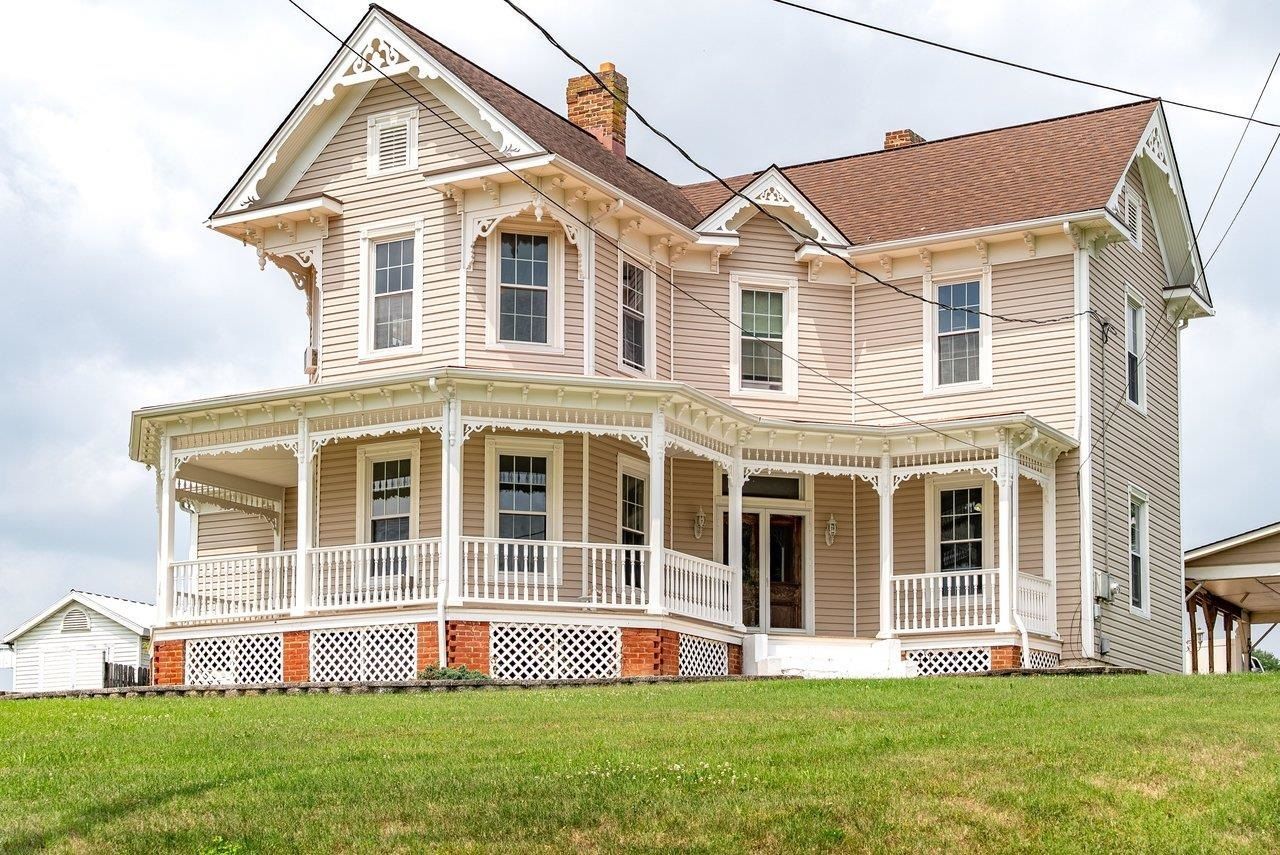 102 HOUFF RD, WEYERS CAVE, VA 24486