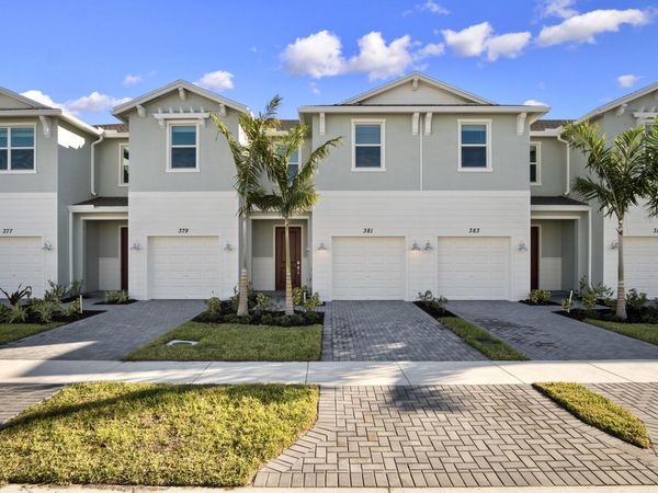 381 SE CROSSOAK Lane, Port St. Lucie, FL 34984