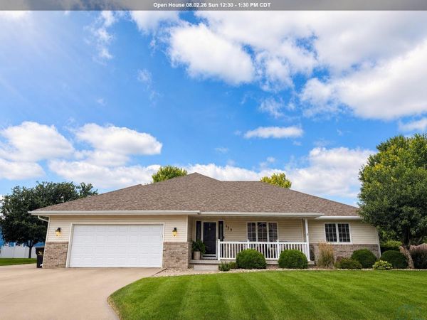419 Coniston Cir, Sergeant Bluff, IA 51054