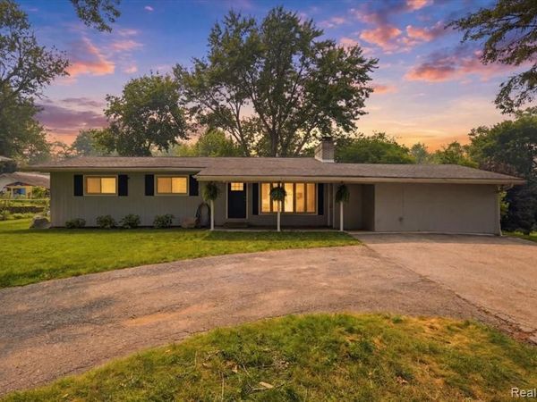 1052 Robinwood Avenue, Waterford Twp, MI 48328