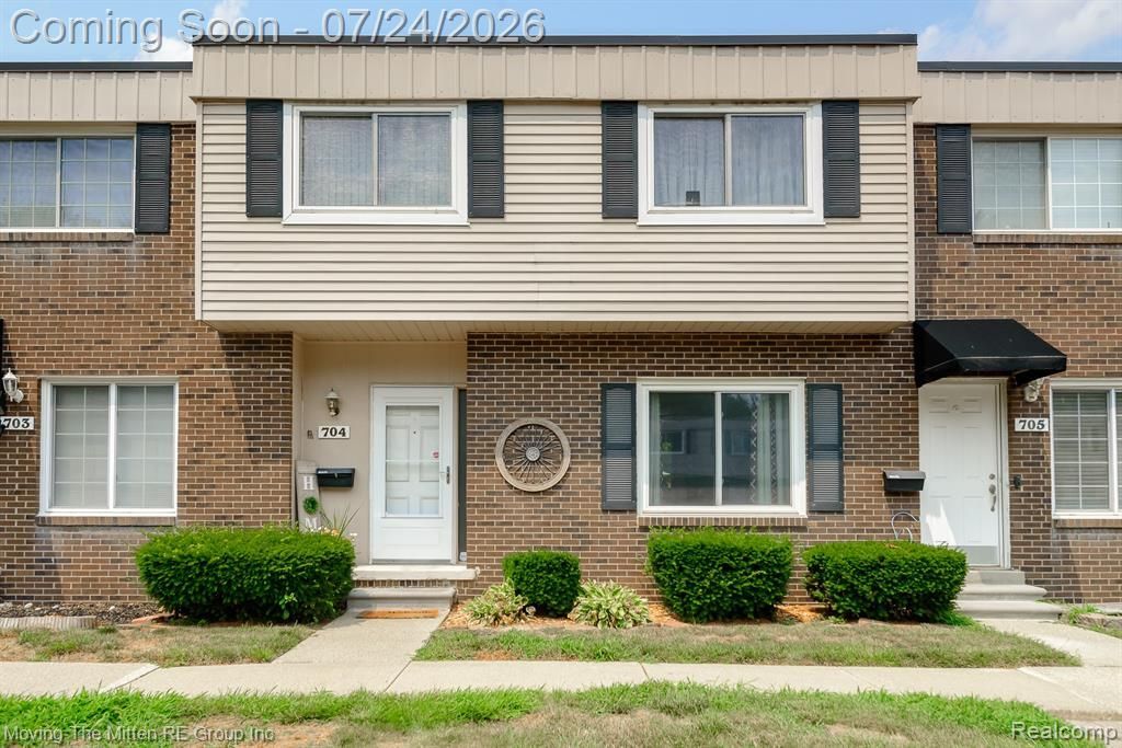 704 Estrada Drive , Belleville, MI 48111 Main Photo