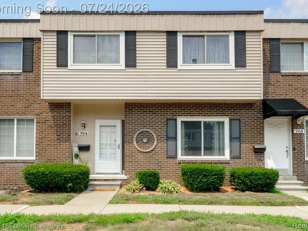704 Estrada Drive , Belleville, MI 48111