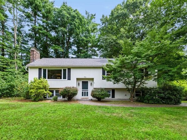 32 Raeder Drive, Stratham, NH 03885