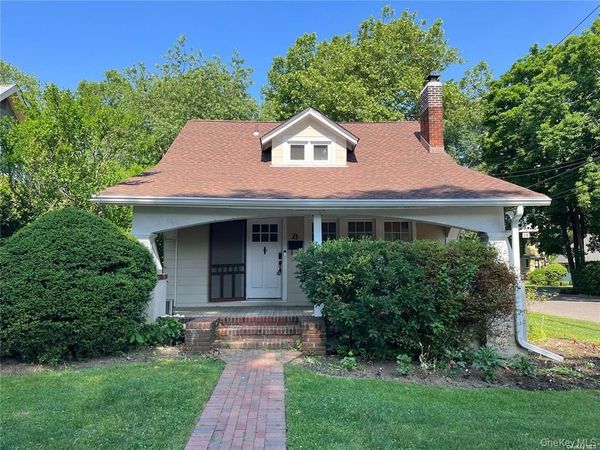 25 Willow Avenue, Huntington, NY 11743