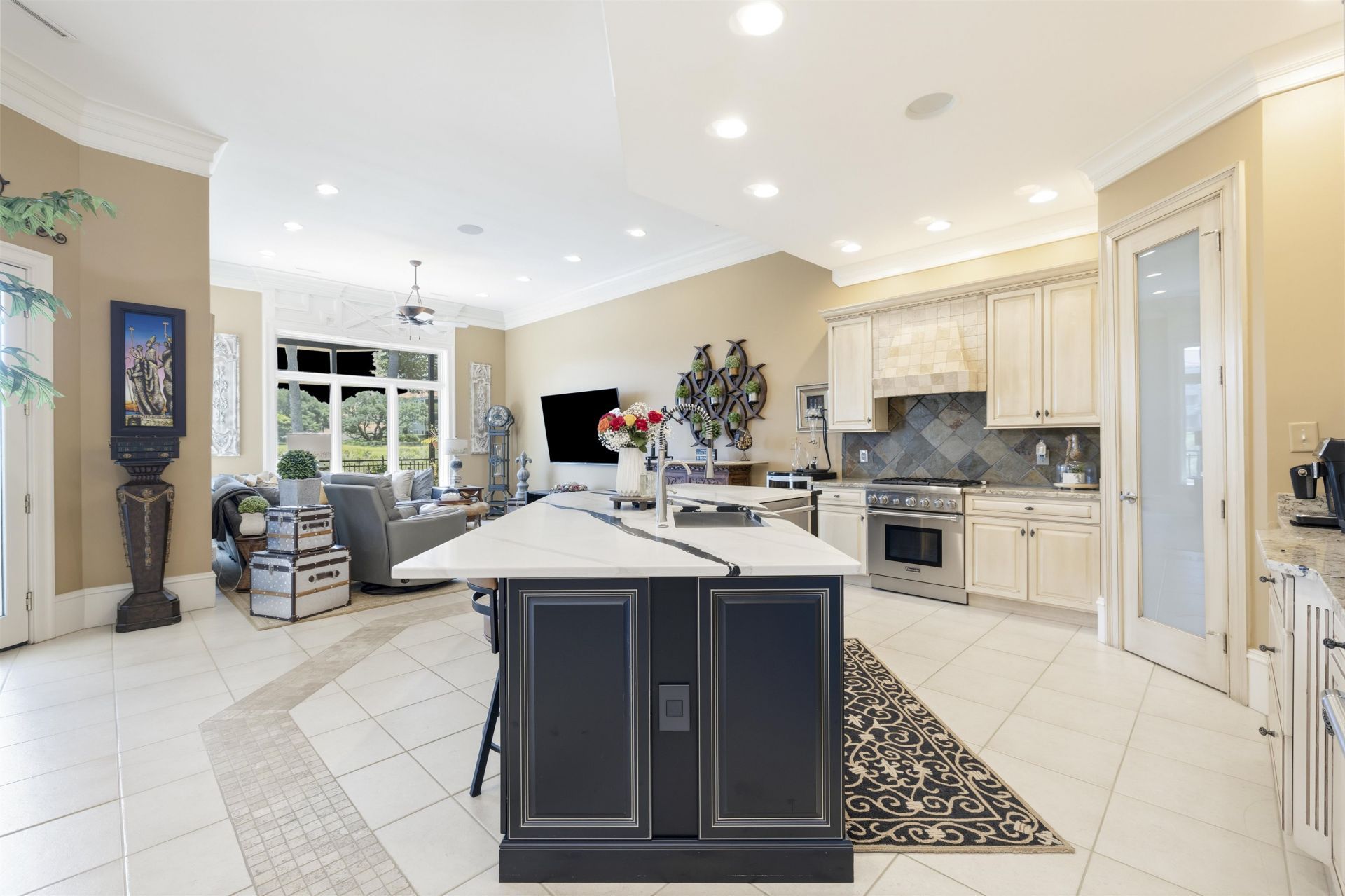 8572 Rosano Circle Photo 15