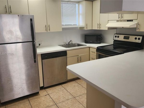 8290 Lake Dr , Unit 409, Doral, FL 33166