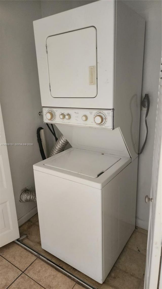 8290 Lake Dr, Unit 405, Doral, FL 33166 Photo