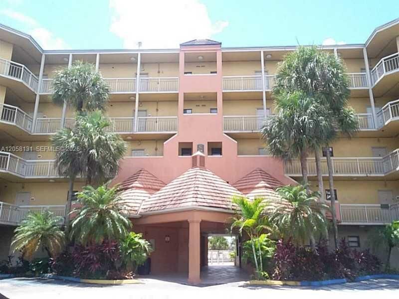 8290 Lake Dr, Unit 405, Doral, FL 33166 Photo