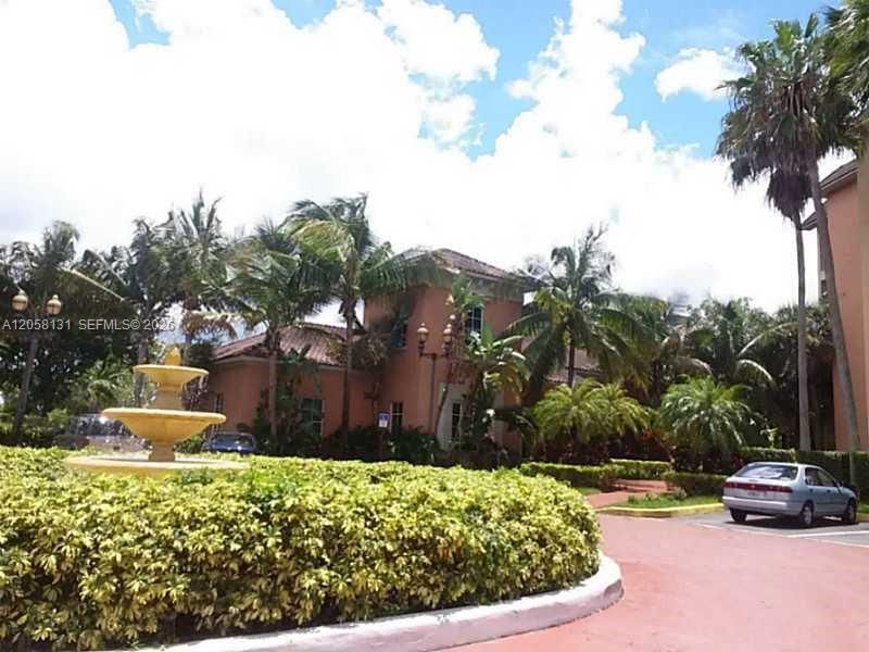 8290 Lake Dr, Unit 405, Doral, FL 33166 Photo