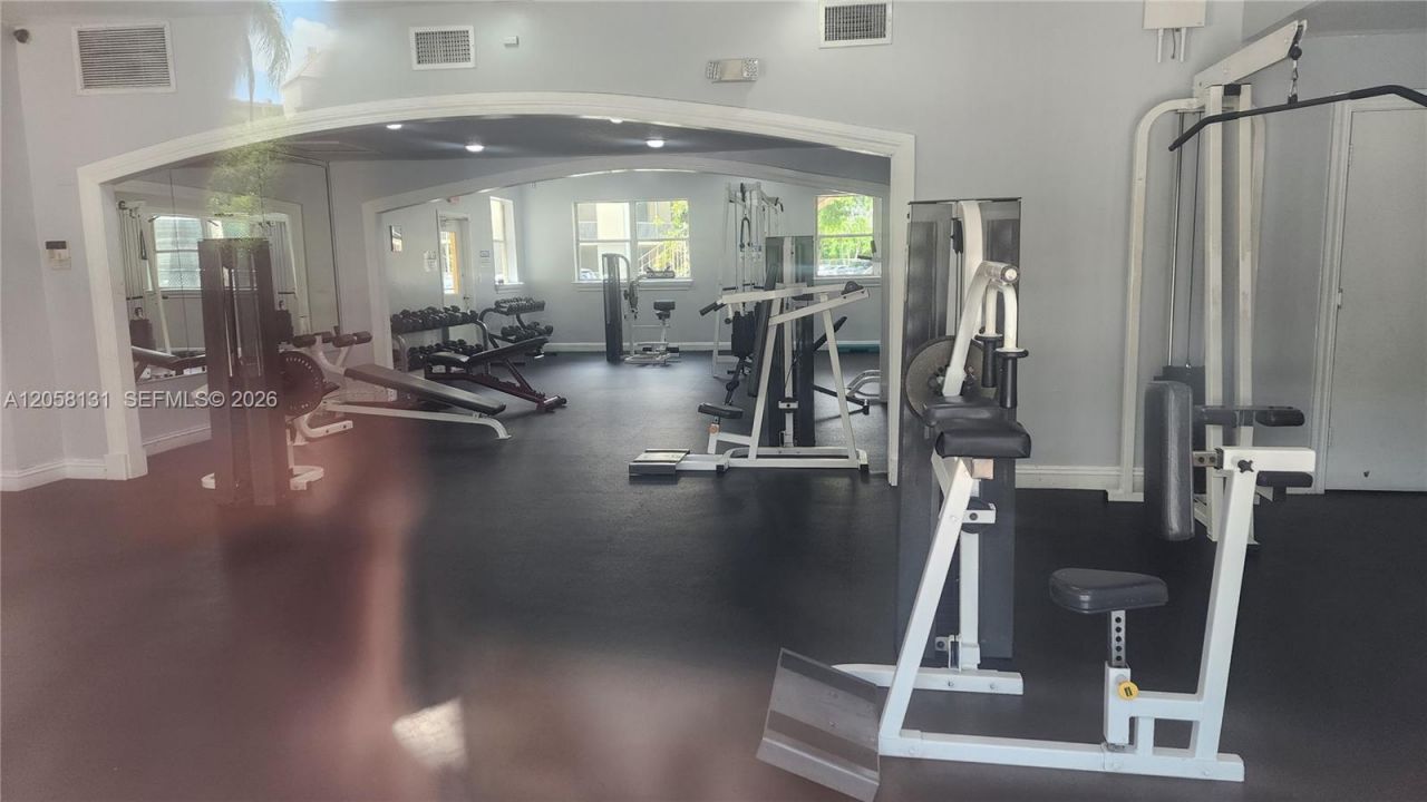 8290 Lake Dr, Unit 405, Doral, FL 33166 Photo