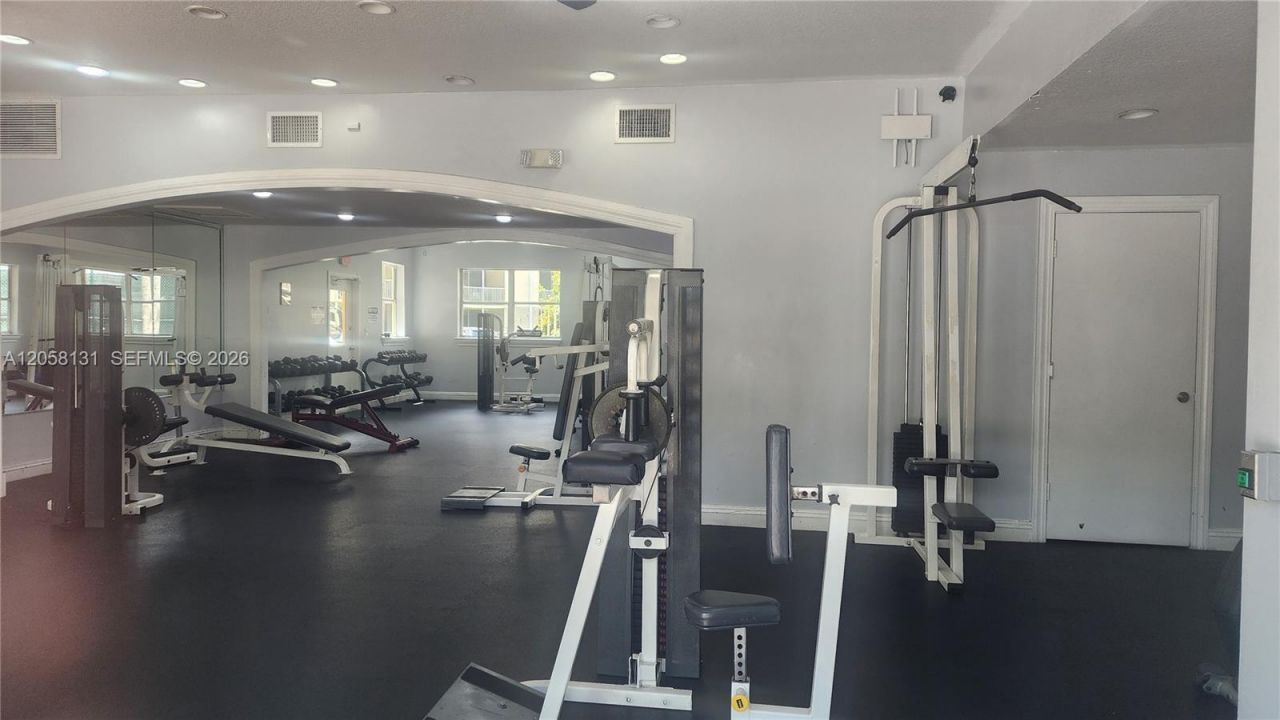 8290 Lake Dr, Unit 405, Doral, FL 33166 Photo