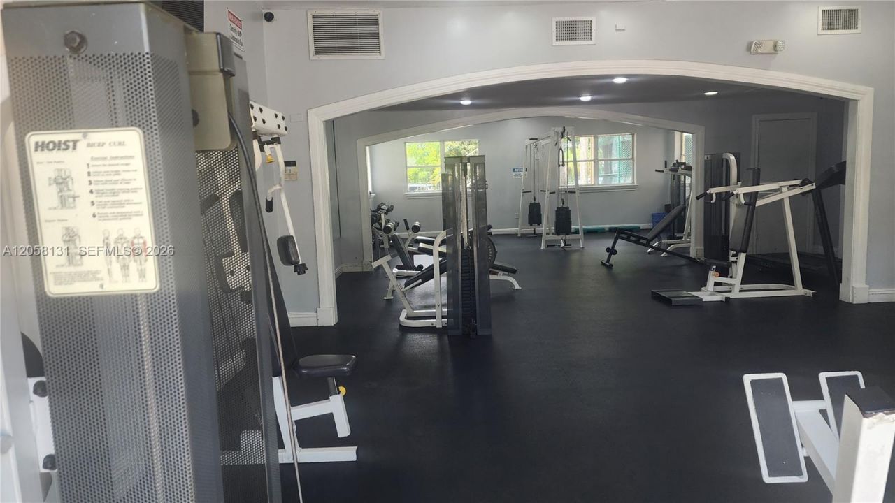 8290 Lake Dr, Unit 405, Doral, FL 33166 Photo