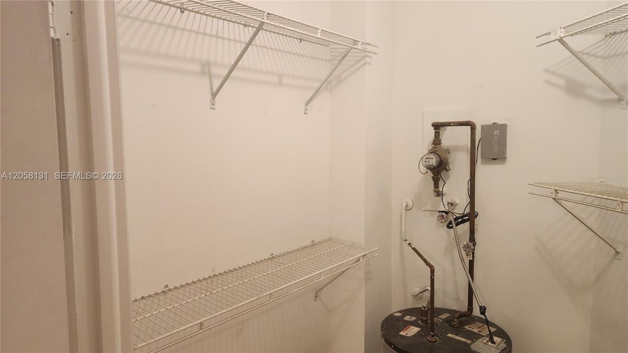 8290 Lake Dr, Unit 405, Doral, FL 33166 Photo