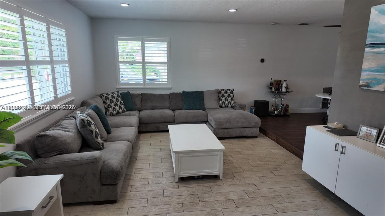 4081 Lake Dr, Coconut Creek, FL 33066 Photo