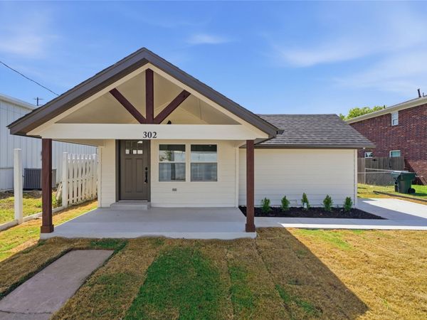 302 S Weenonah Avenue , Claremore, OK 74017
