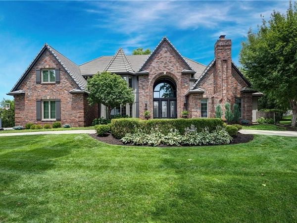 2844 W 118th Terrace, Leawood, KS 66211