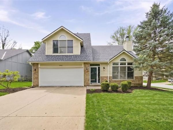 12502 S Alcan Circle, Olathe, KS 66062