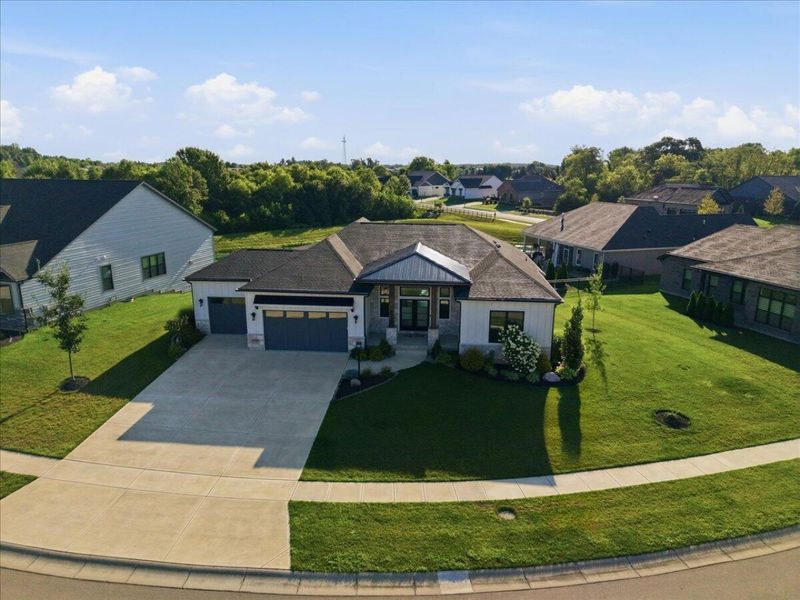 9338 Rochelle Lane, Dayton, OH 45458 Photo 3