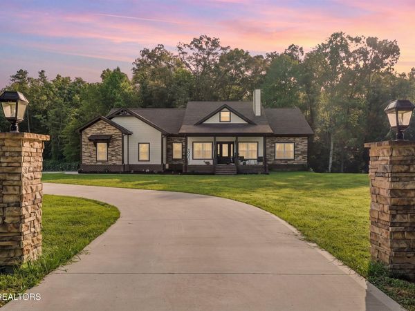 964 Deerwood Drive, Dandridge, TN 37725
