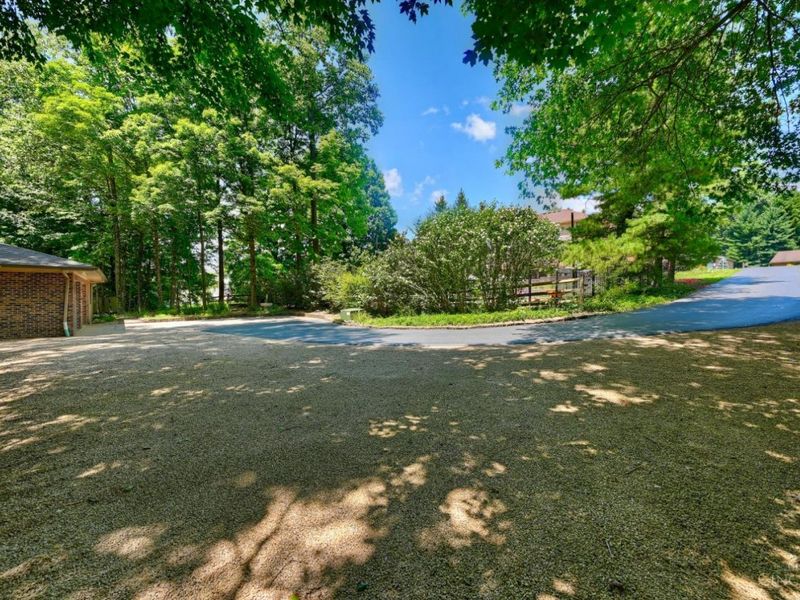 6427 Visitation Drive, Green Township, OH 45248 Photo 31