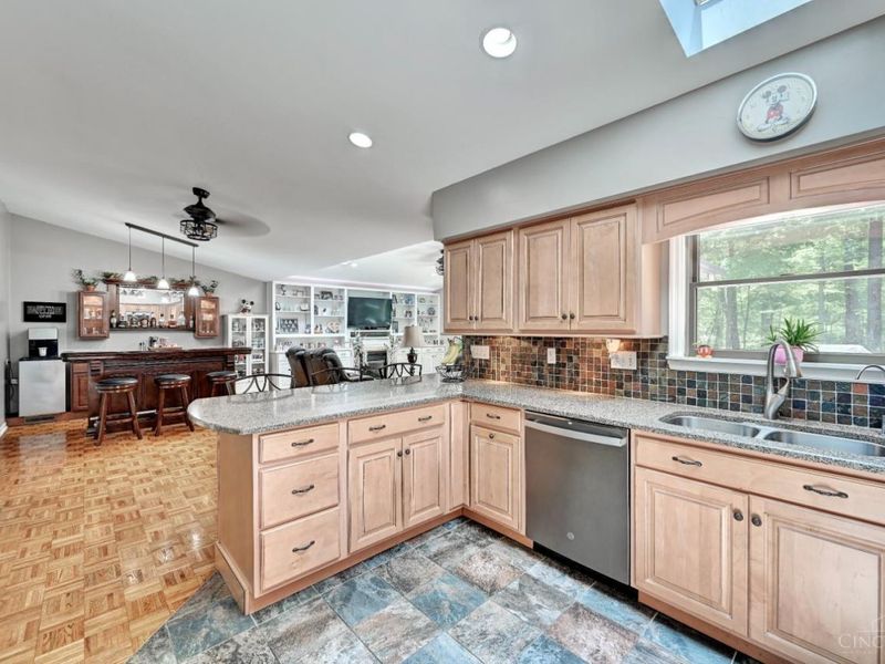 6427 Visitation Drive, Green Township, OH 45248 Photo 7